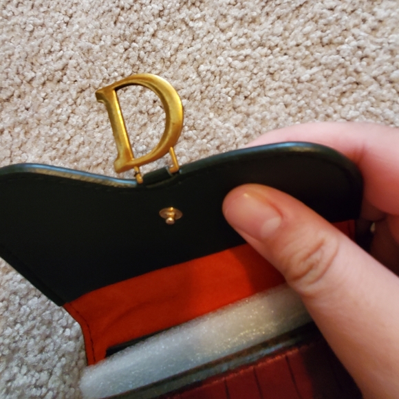 Faux croc leather letter d charm wallet - Picture 4 of 5